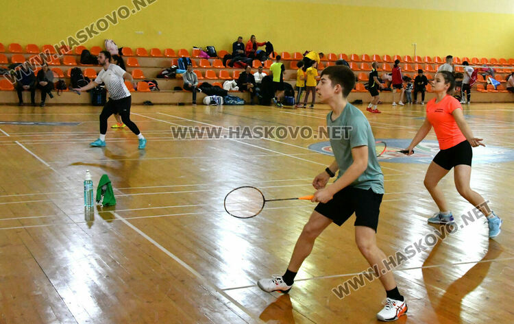 Призьорите на смесени двойки в международния турнир по бадминтон