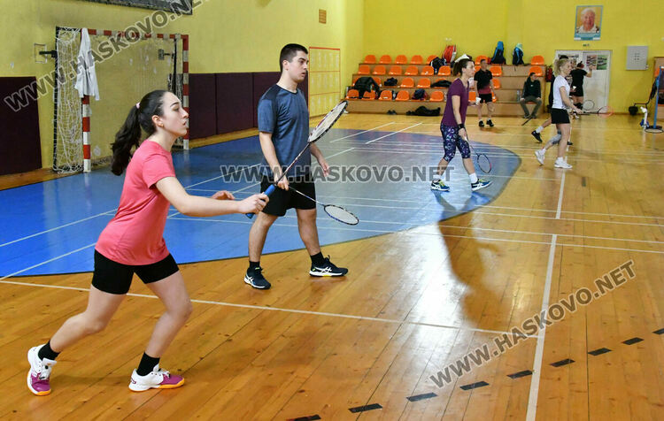 Призьорите на смесени двойки в международния турнир по бадминтон