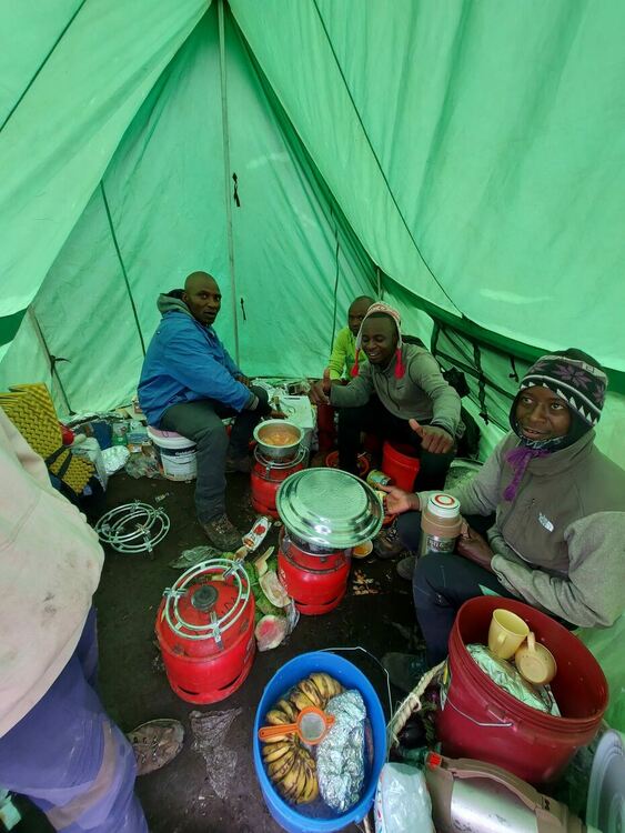 Първомайско момиче пя българския химн на 5895 м н.м.в.