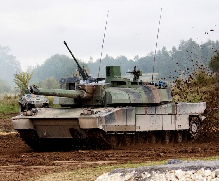 Макрон намекна, че френските супертанкове Leclerc ще се появят в Украйна