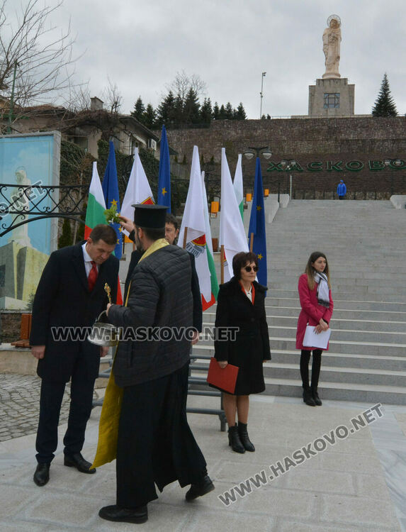 Прерязаха лентата на обновения подход към монумента „Света Богородица“
