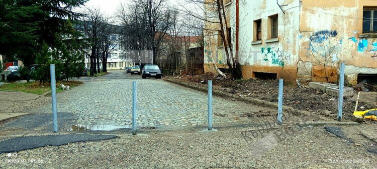 Взрив на недоволство срещу Синята зона,  става ежедневие посегателството върху знаци и ограничителни колчета