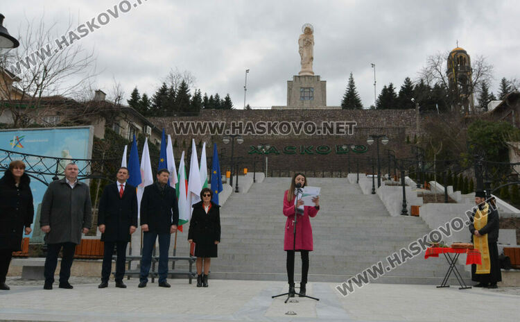 Прерязаха лентата на обновения подход към монумента „Света Богородица“