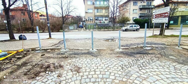 Взрив на недоволство срещу Синята зона,  става ежедневие посегателството върху знаци и ограничителни колчета