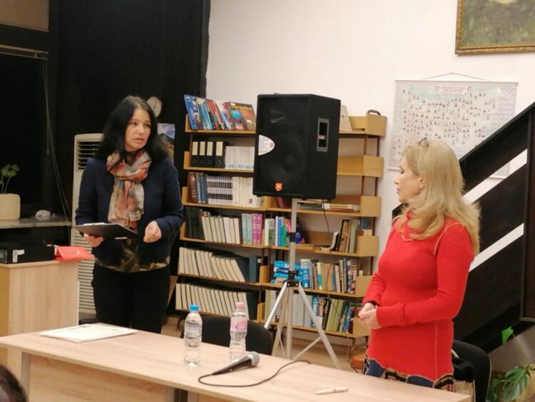 Мадлен Алгафари в Регионална библиотека