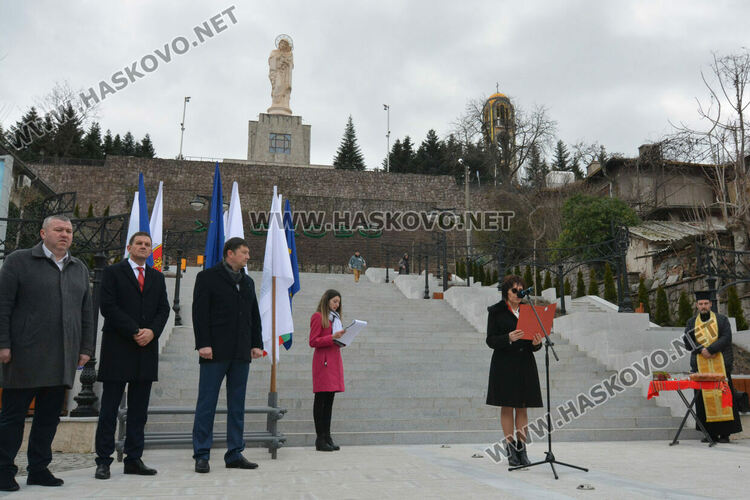 Прерязаха лентата на обновения подход към монумента „Света Богородица“