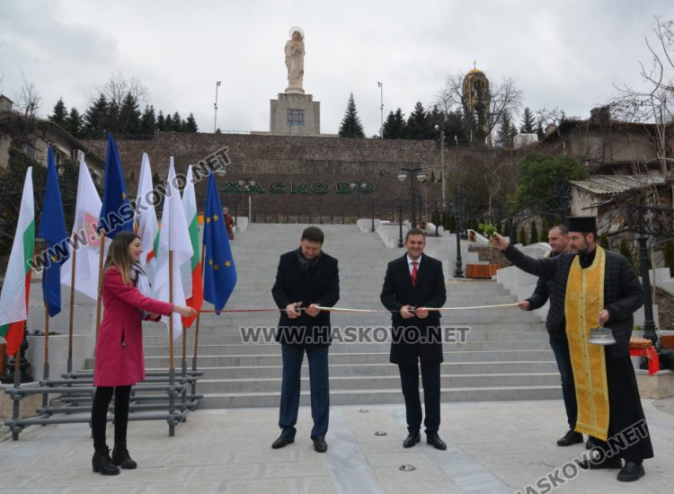 Прерязаха лентата на обновения подход към монумента „Света Богородица“