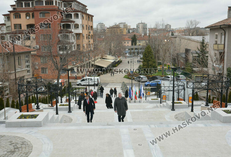 Прерязаха лентата на обновения подход към монумента „Света Богородица“