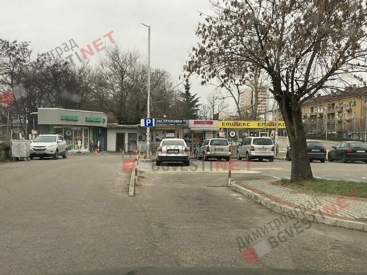 Паркингът до автогарата отново е достъпен