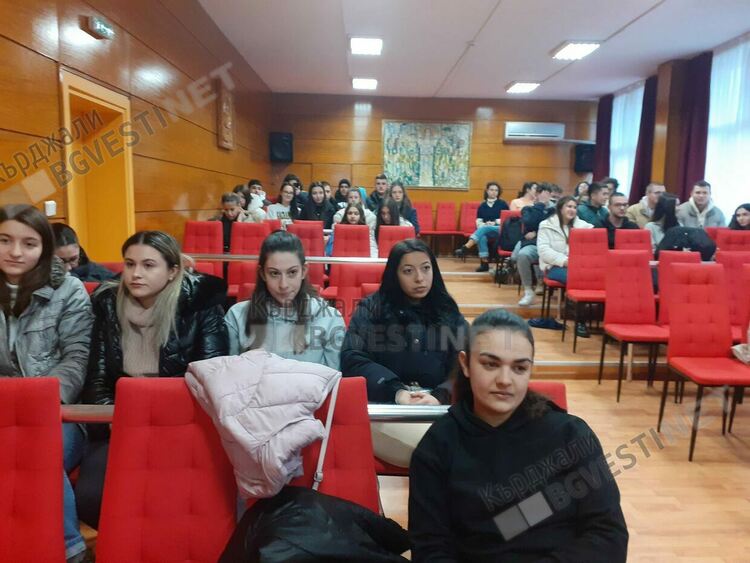 СУ“Петко Р. Славейков“ ще обучава 15 младежи за лицензирани екскурзоводи