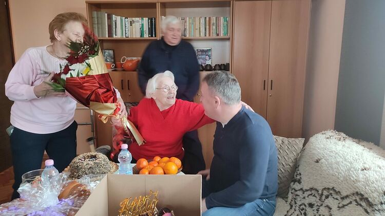 Баба Станка от Рудозем днес започна втори век живот