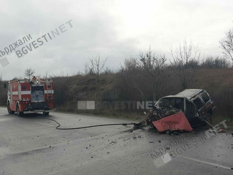 Премахнаха билборда - убиец на пътя Кърджали - Момчилград/снимки/