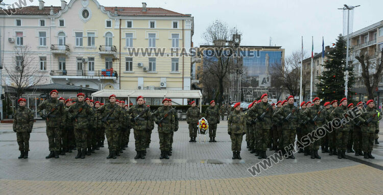 Военна клетва на площад „Свобода“ за първи път от 37 години насам