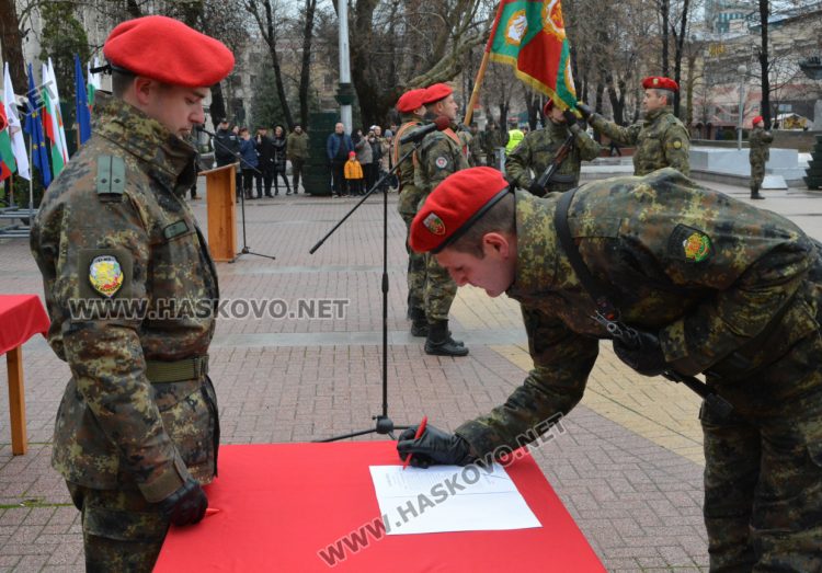 Военна клетва на площад „Свобода“ за първи път от 37 години насам