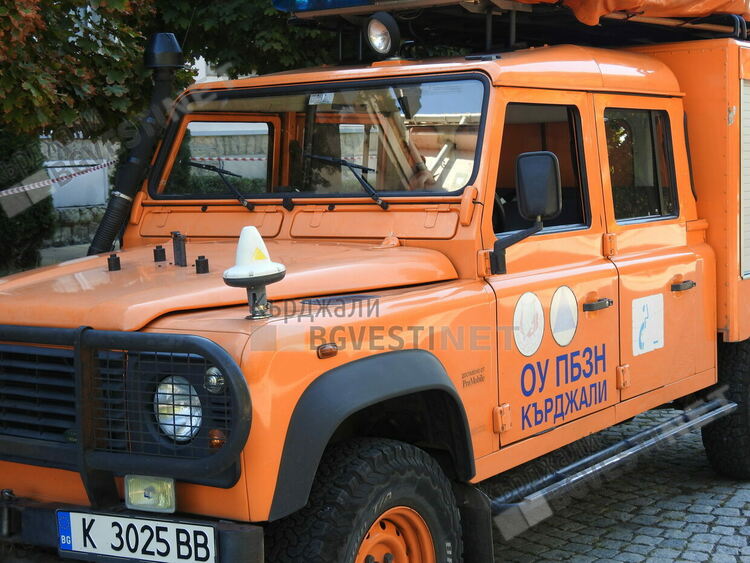 Огнеборци спасиха гларус оплел се в дърво на бул."България",птицата е при ветеринар