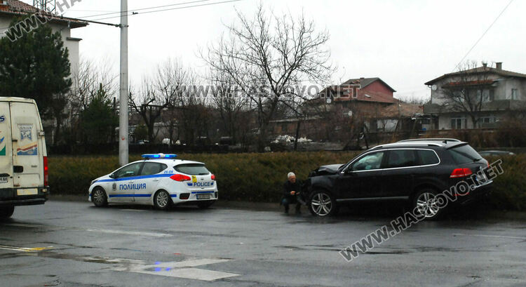 Джип Фолксваген се заби във Форд в Хасково