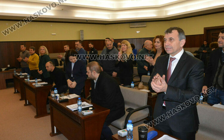 Нов общински съветник положи клетва в Хасково в края на мандата, друг се отказа от мястото си