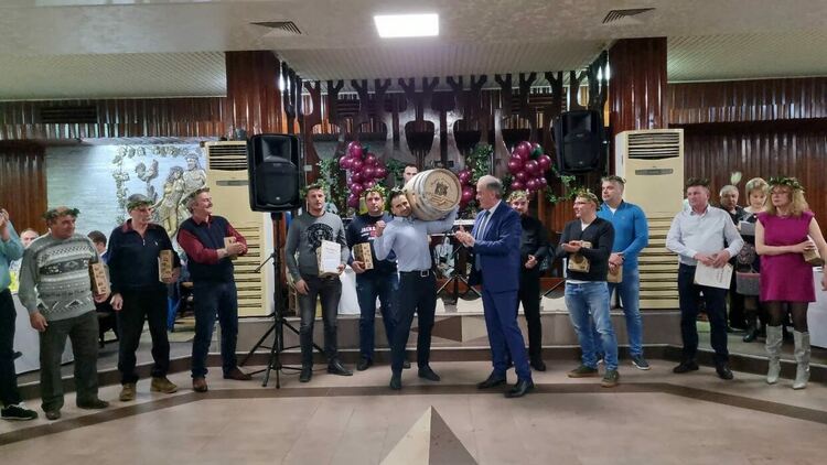 Никола Райчев е големият победител в конкурса "Най-добро домашно вино - реколта 2022 г." (снимки)