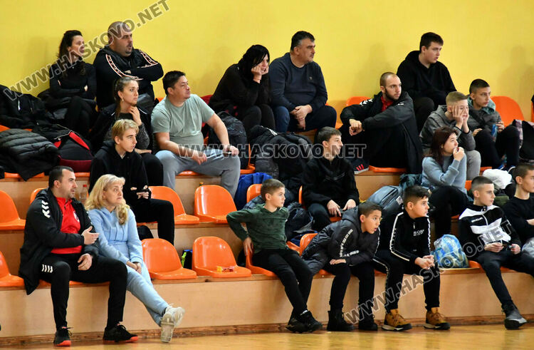 След оспорван мач хандбалистите на „Локомотив“ вдигнаха Купата на България