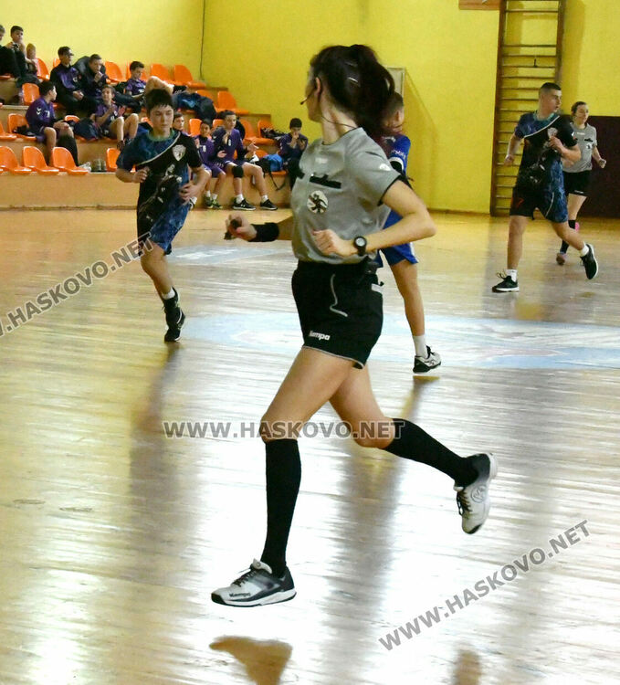 След оспорван мач хандбалистите на „Локомотив“ вдигнаха Купата на България