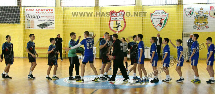 След оспорван мач хандбалистите на „Локомотив“ вдигнаха Купата на България