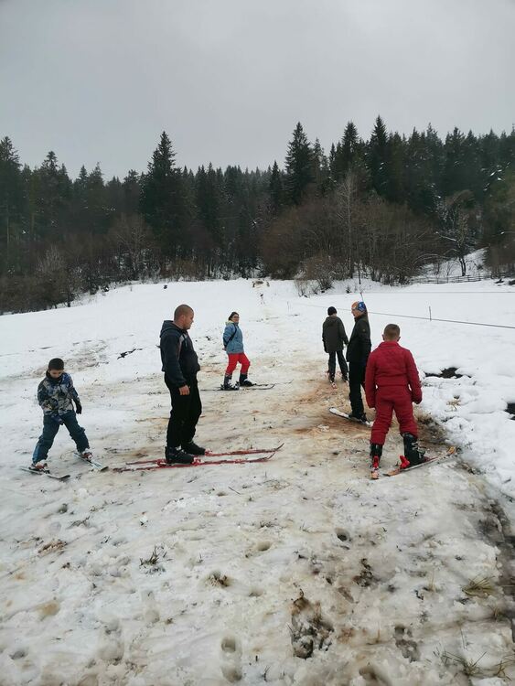 В Могилица си пуснаха ски влек, децата се учат да карат ски /галерия/