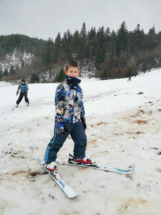 В Могилица си пуснаха ски влек, децата се учат да карат ски /галерия/