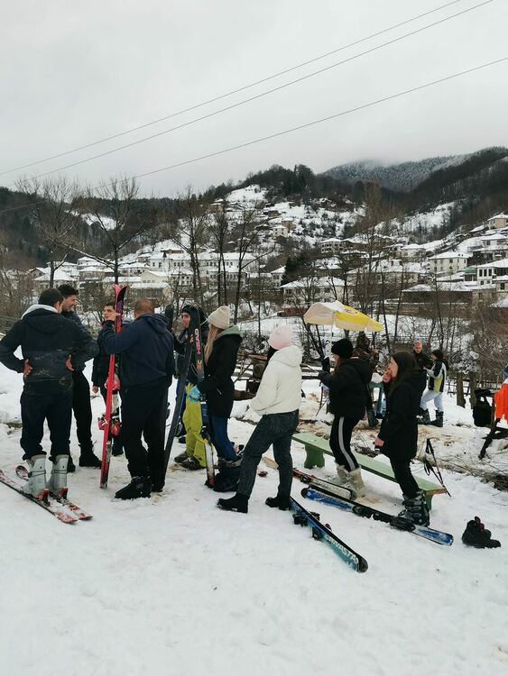 В Могилица си пуснаха ски влек, децата се учат да карат ски /галерия/
