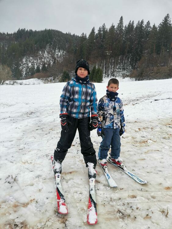 В Могилица си пуснаха ски влек, децата се учат да карат ски /галерия/