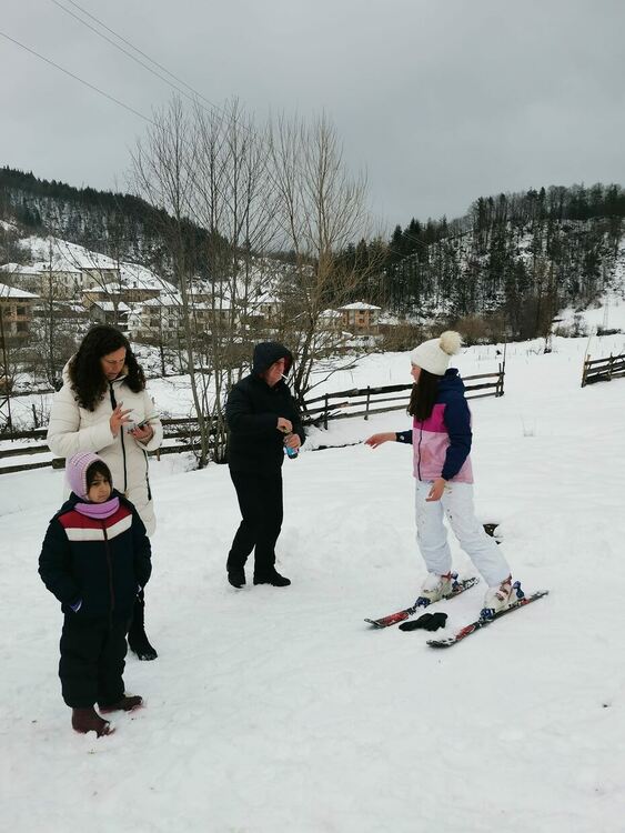 В Могилица си пуснаха ски влек, децата се учат да карат ски /галерия/