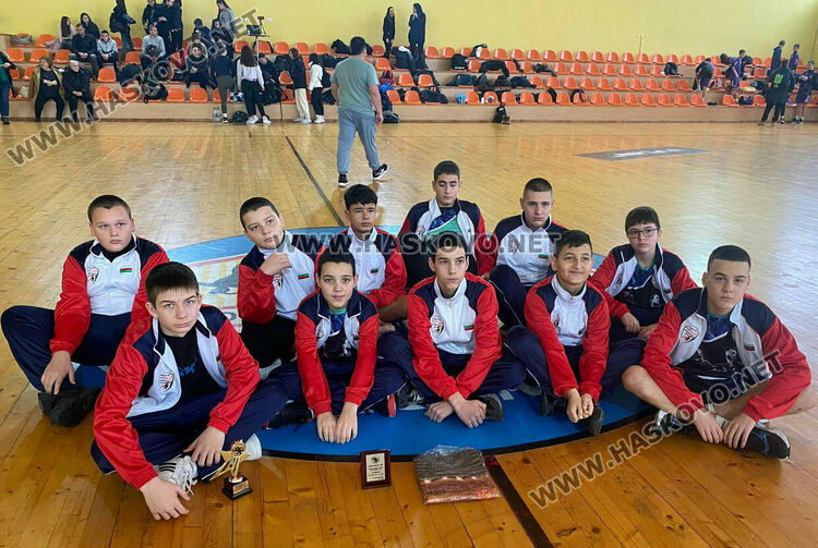 След оспорван мач хандбалистите на „Локомотив“ вдигнаха Купата на България