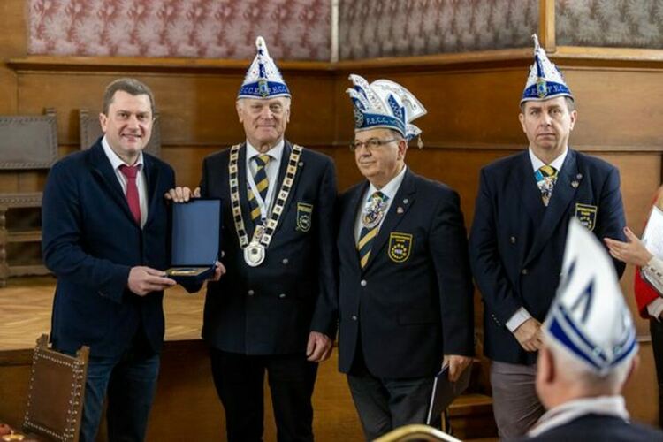 Кметът на община Перник Станислав Владимиров се срещна с делегациите от побратимените градове