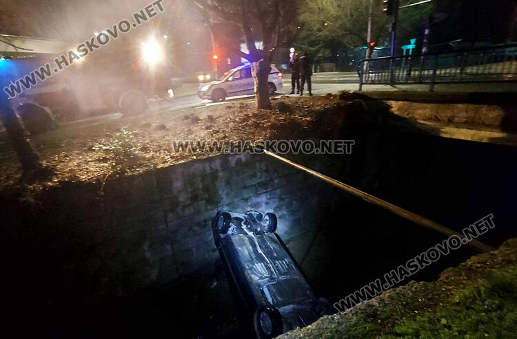 С 2.33 промила е бил водачът, който падна с кола по таван в хасковската река
