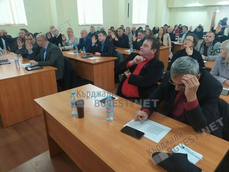 ГЕРБ поиска „кърваво писмо“ до спортното министерство за още пари за нова спортна зала, кметът праща три депеши още днес