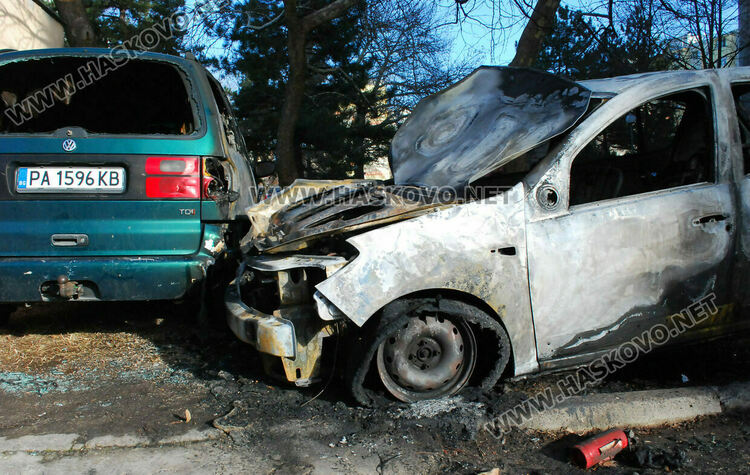 Задържаха познайник на полицията за палеж на две коли в Хасково