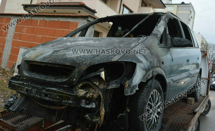 Задържаха познайник на полицията за палеж на две коли в Хасково