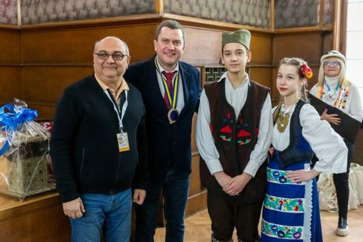 Кметът на община Перник Станислав Владимиров се срещна с делегациите от побратимените градове