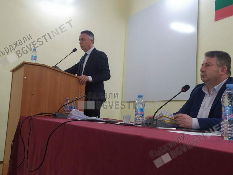 ГЕРБ поиска „кърваво писмо“ до спортното министерство за още пари за нова спортна зала, кметът праща три депеши още днес