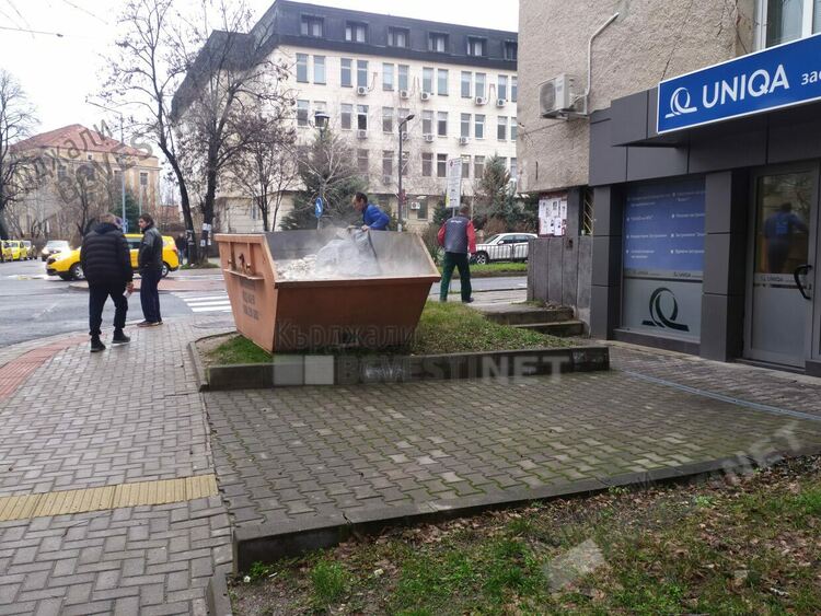 Момчилградчани ни изхвърлят показно строителните отпадъци, на пук на практиката да ги оставяме до бобрите