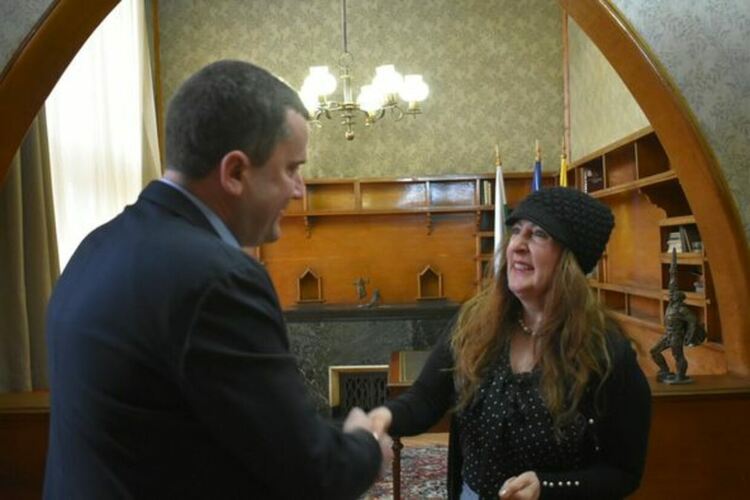 Кметът на община Перник Станислав Владимиров и областният управител Людмил Веселинов се срещнаха с посланика на САЩ Херо Мустафа