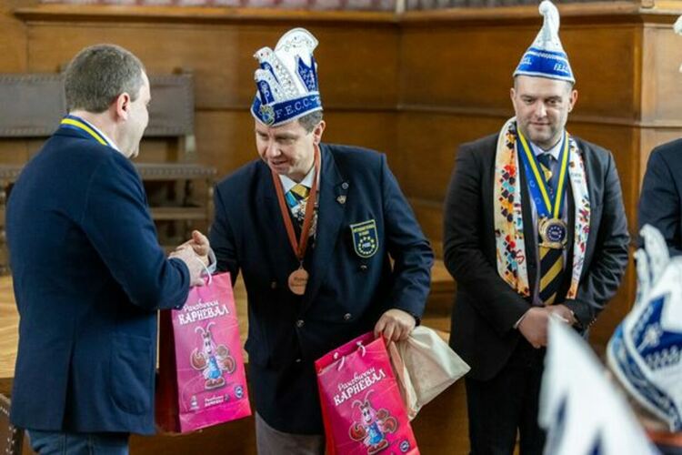 Кметът на община Перник Станислав Владимиров се срещна с делегациите от побратимените градове