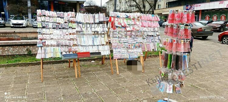 Запролети се на площад „Освобождение”,поставиха началото на базара за мартенички