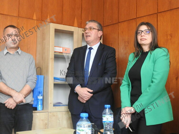 Дънди прешъс метълс възражда Крумовград, фонд финансира за година 15 проекта за работни места, връща младите/снимки/