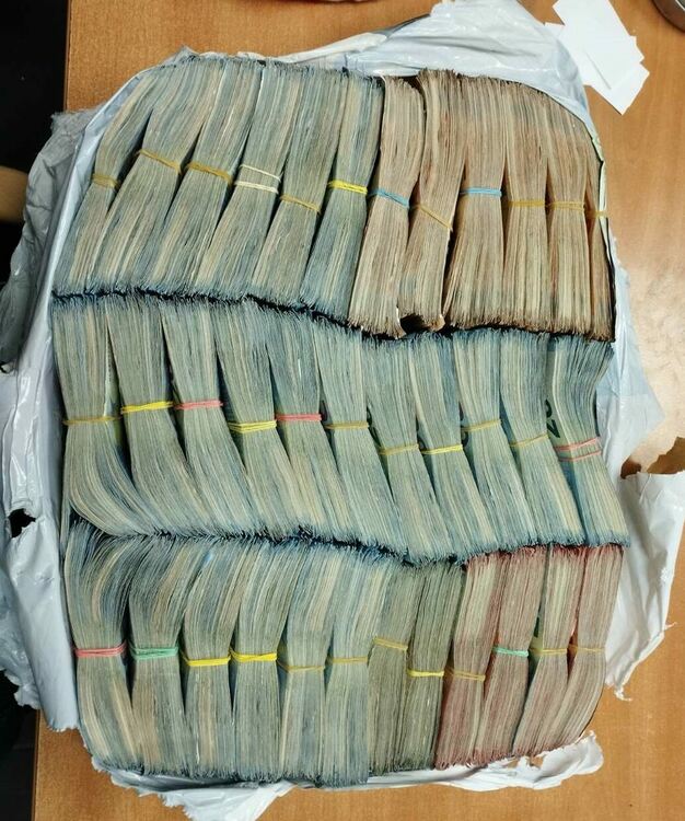 Откриха валута за 676 227 лева в камион и автобус на границата