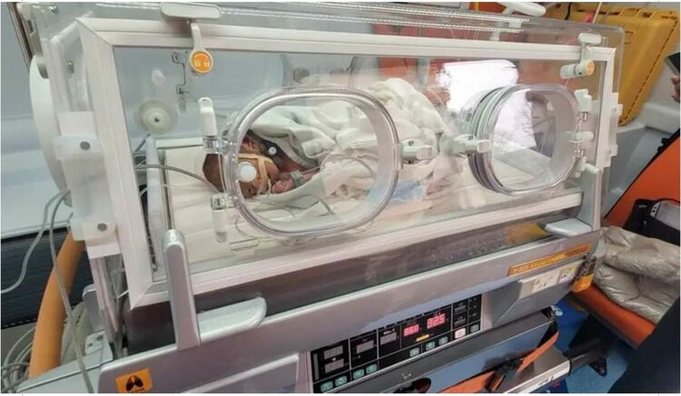 Линейка,закупена с капачки спаси живота на недоносено кърджалийче.