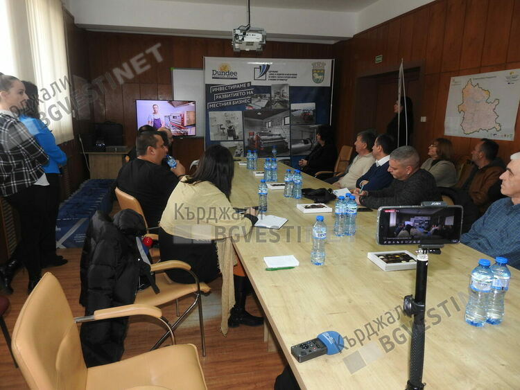 Дънди прешъс метълс възражда Крумовград, фонд финансира за година 15 проекта за работни места, връща младите/снимки/