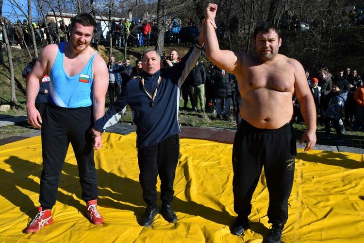 Димитър Кумчев спечели пехливанските борби в Асеновград (снимки)