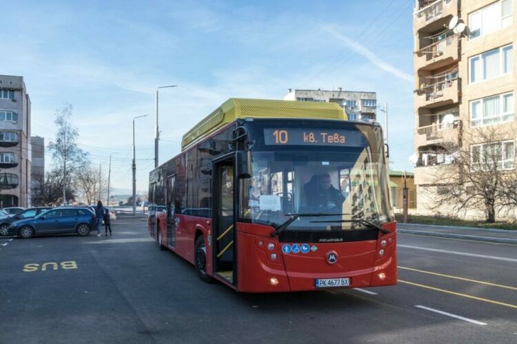 От днес поевтиняват ученическите и пенсионерските карти за обществения транспорт и в Перник