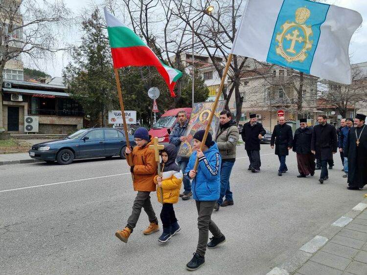 Вино от чешма вместо вода потече и тази година в Асеновград