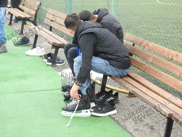 Събитието на годината за Крумовград-ледената пързалка за децата/снимки/